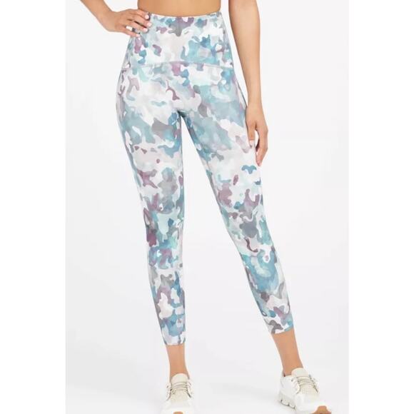 SPANX Booty Boost Active Painted Camo Pink Multi Active Printed ⅞ leggings NWT - Picture 1 of 10